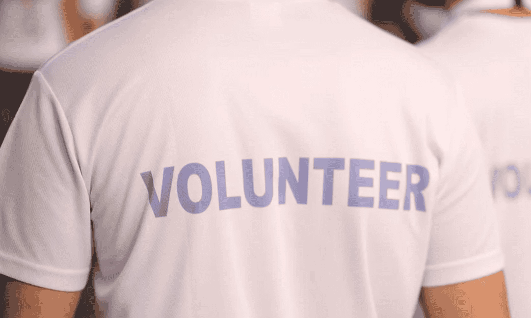 Volunteers supporting seniors